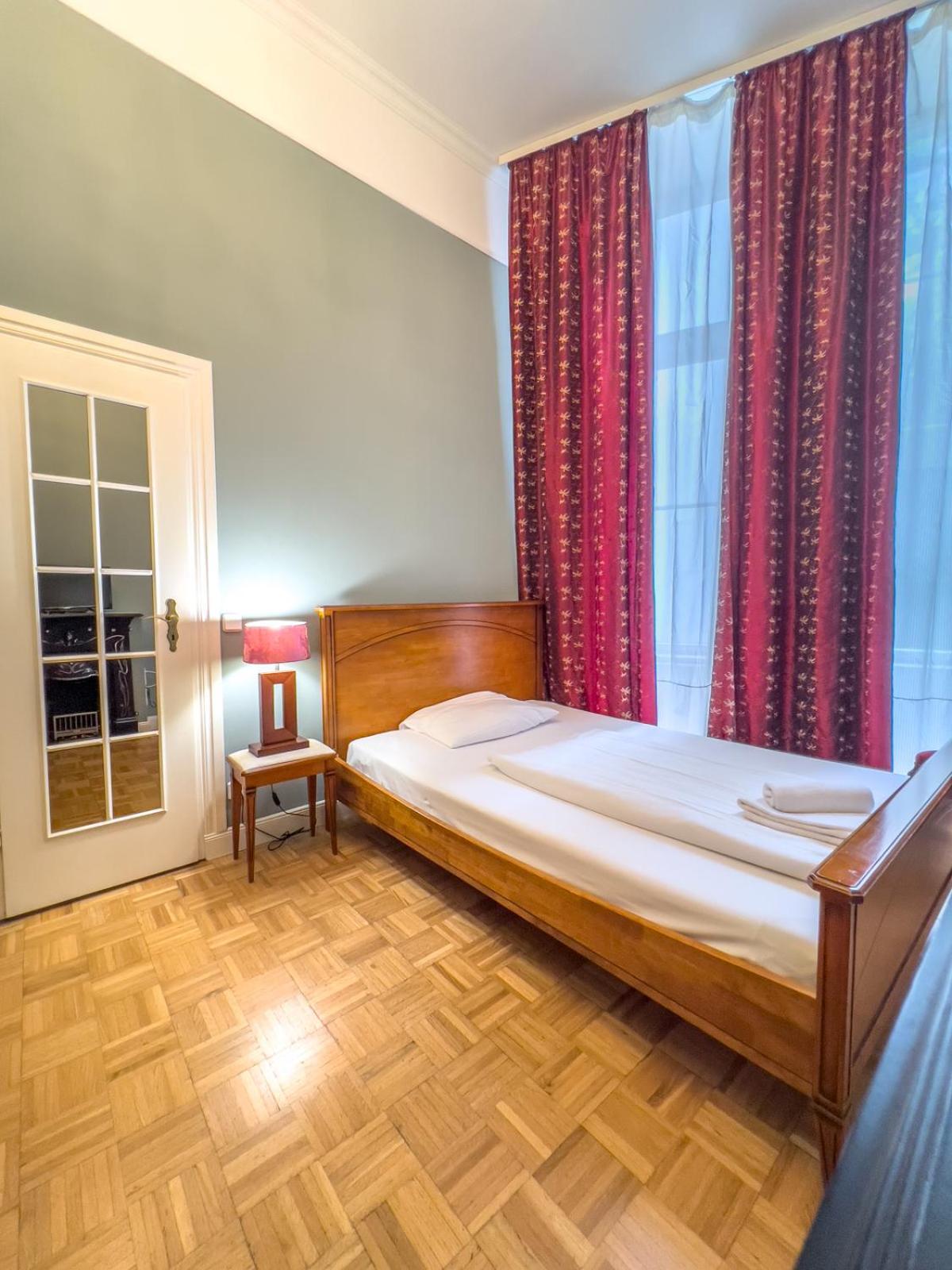 Hotel Hotel-maison Am Olivaer Platz Berlino