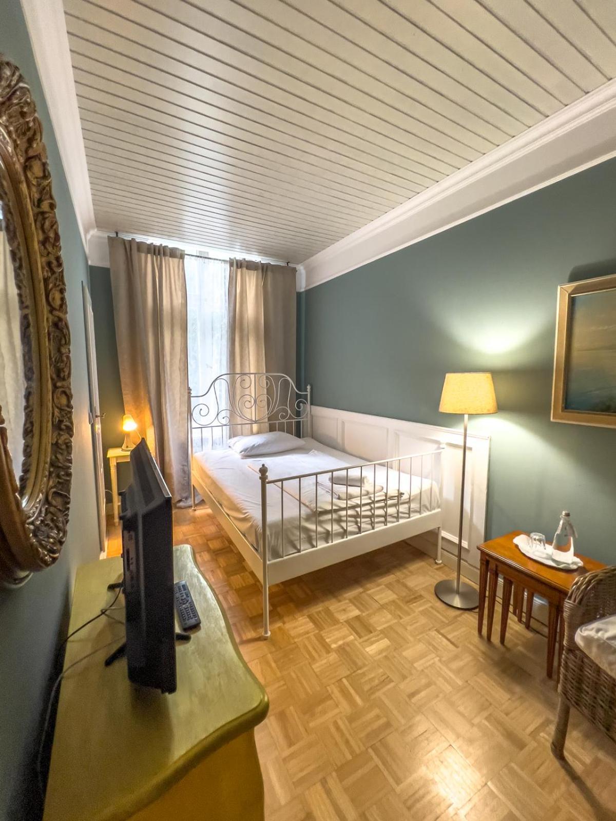 Hotel-maison Am Olivaer Platz Berlino