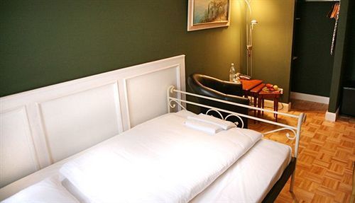 Hotel-maison Am Olivaer Platz Berlino